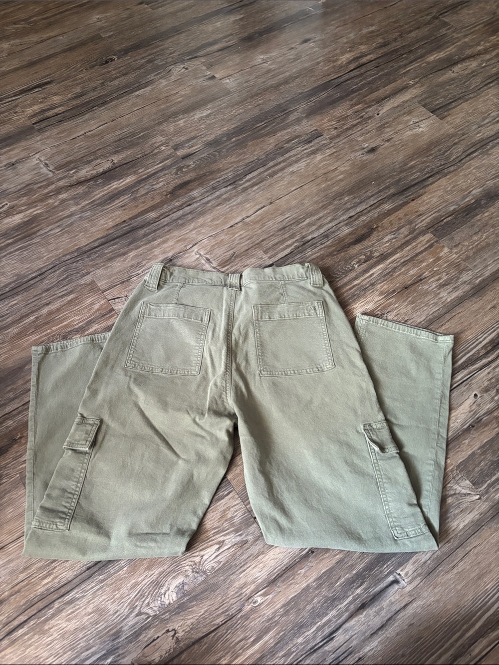 American Eagle Outfitters Women’s Olive Cargo Pants - Picture 3 of 3